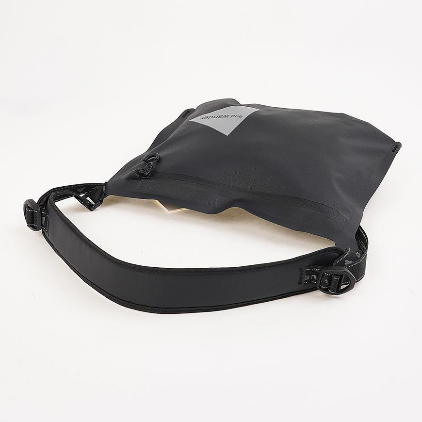 and wander Waterproof Sacoche Crossbody Bag Unisex 5746975312 010