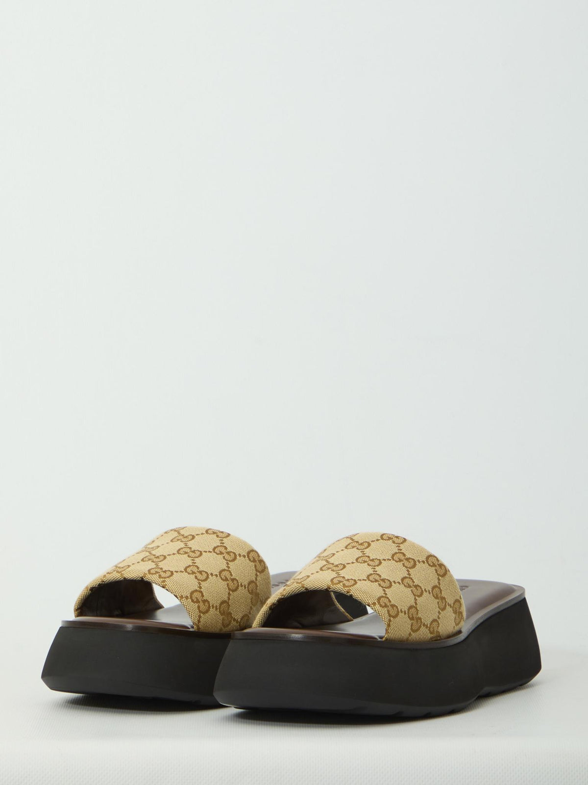 GUCCI Leather Sandals Women’s Beige Open-Toe Slides