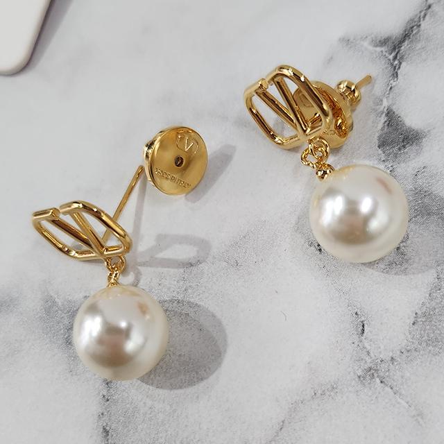 VALENTINO V Logo Signature Pearl Drop Earrings 5W2J0E36 UXM 0O3