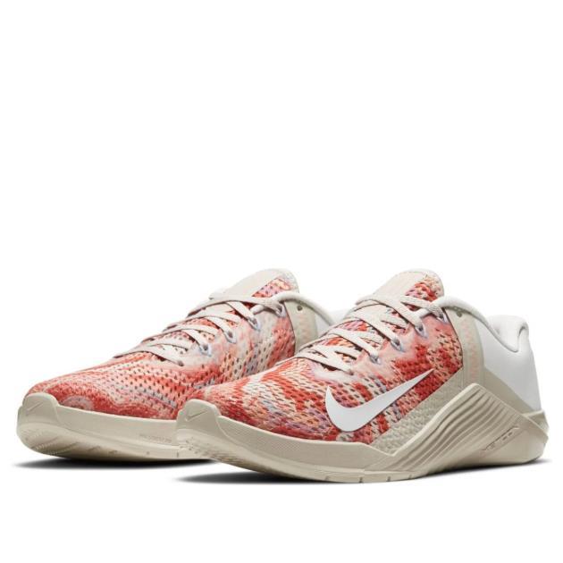 Nike Metcon 6 Sand Crimson Bliss Low-Top Sneakers