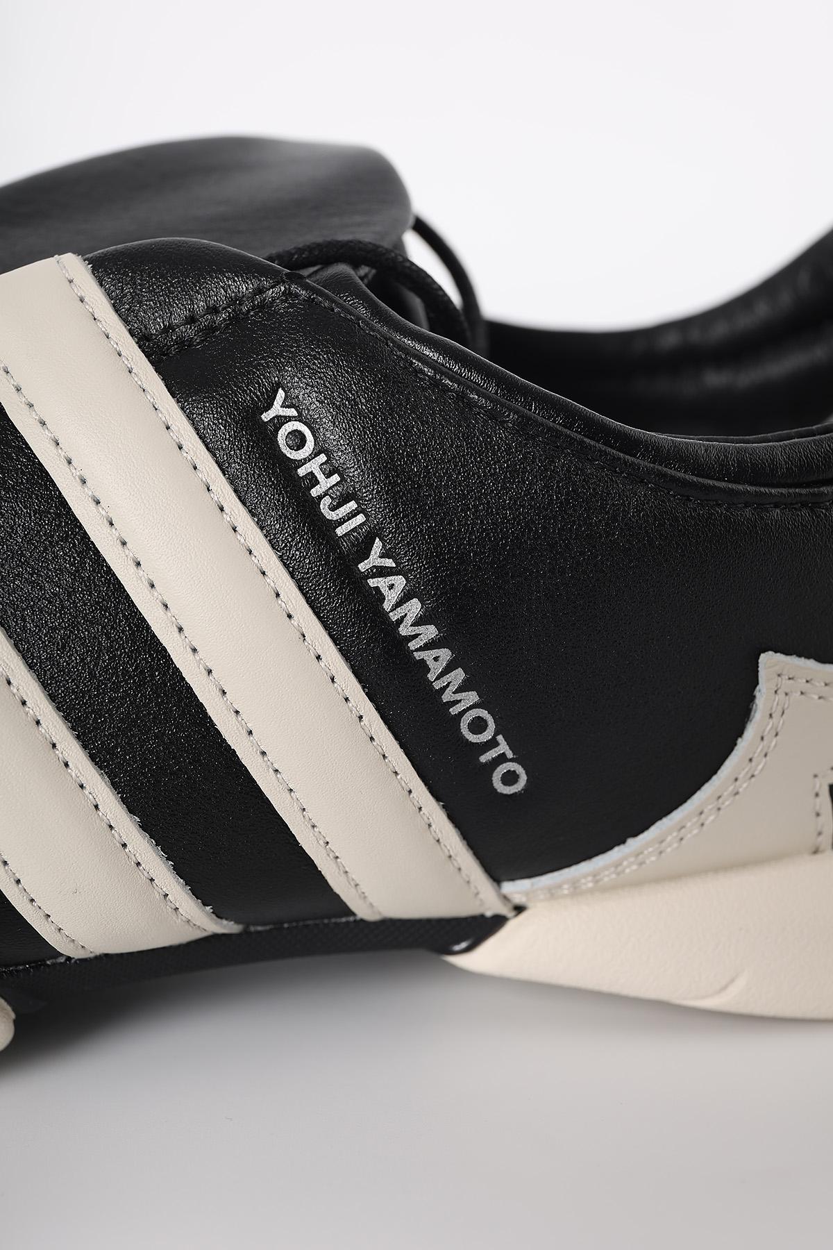 Y-3 Black Alumina Regu 2002 Low-Top Sneakers Unisex