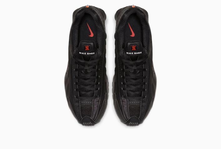 Nike Shox R4 Black Women’s Low-Top Sneakers
