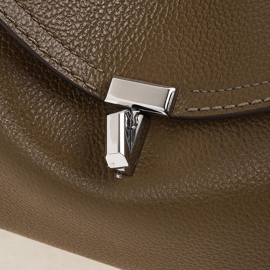 Toteme T-Lock Grain Leather Clutch Bag Women Green 234 WAL944 LE0030