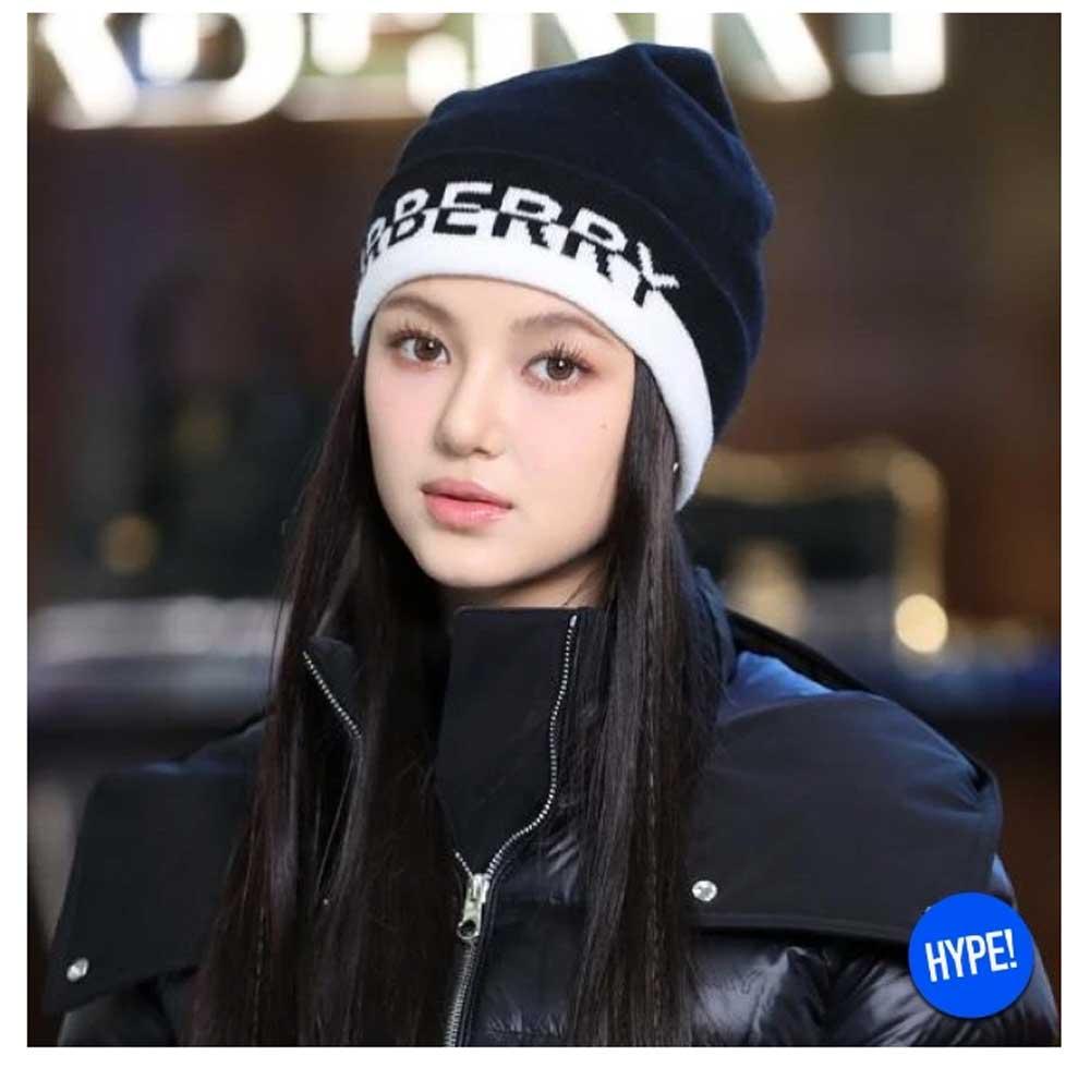 BURBERRY Logo Intarsia Cashmere Beanie Black White