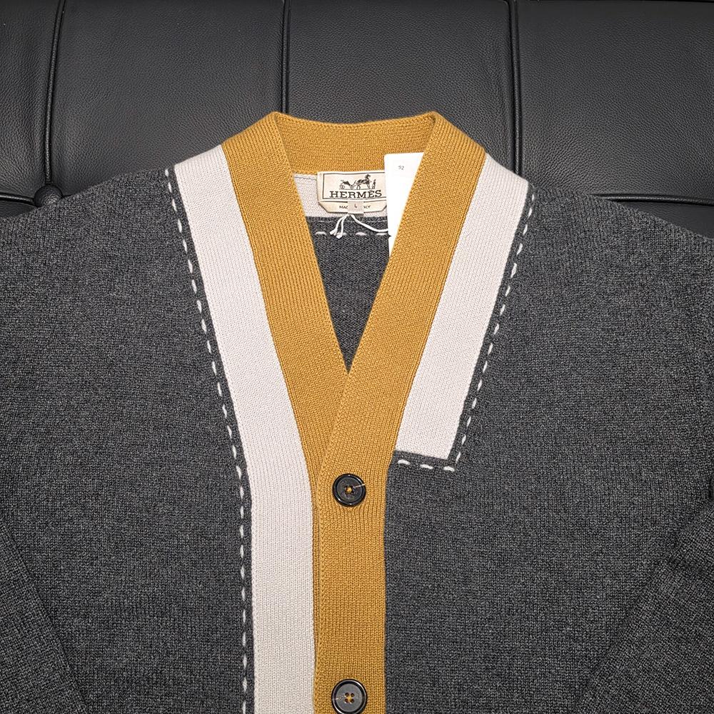 HERMES Cashmere V-Neck Cardigan Anthracite Contrast Neck Men