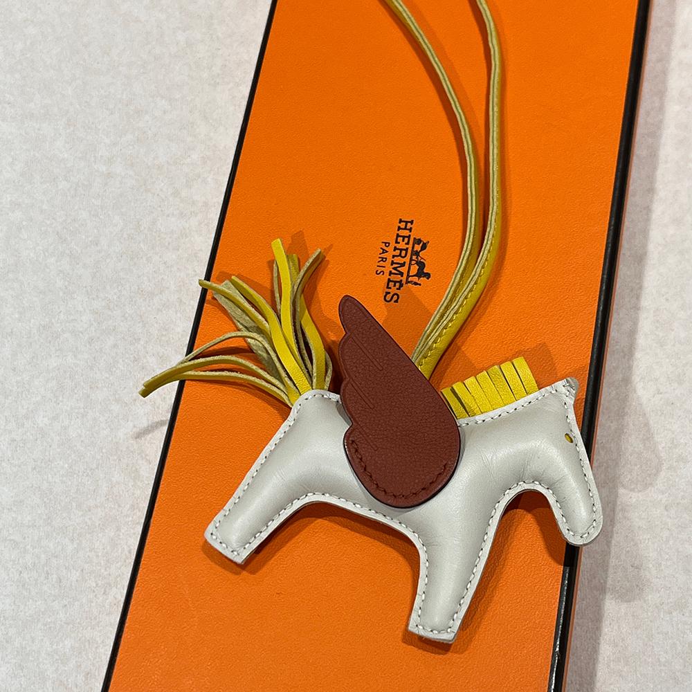 HERMES Rodeo Pegasus PM Charm Ivory Brown Yellow Calfskin Lambskin Keyring