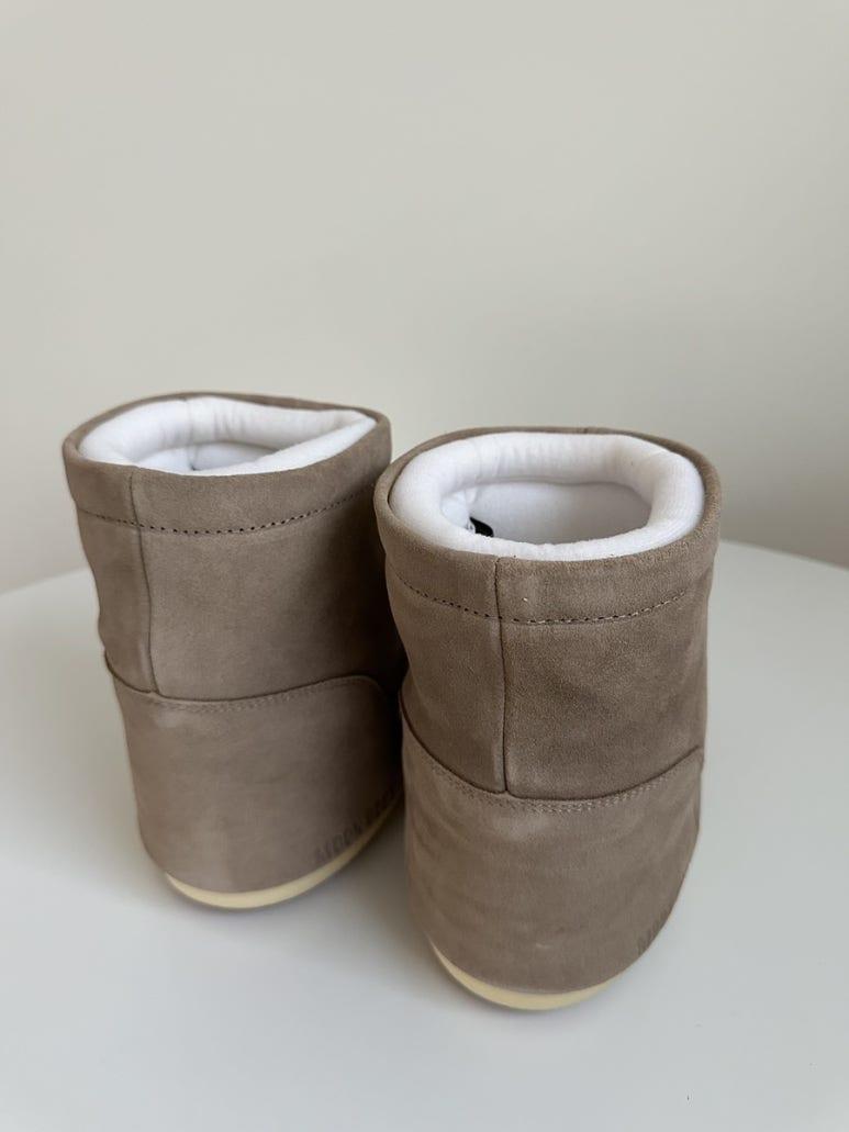 MOON BOOT Suede No-Lace Winter Boots Sand Womens 14094000 004