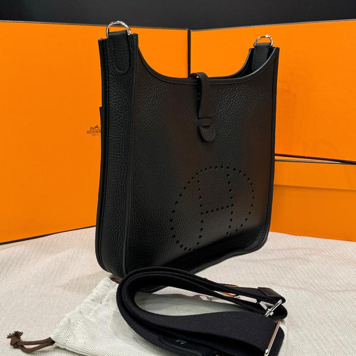 HERMES Black Leather Evelyne 29 Crossbody Bag Silver Hardware