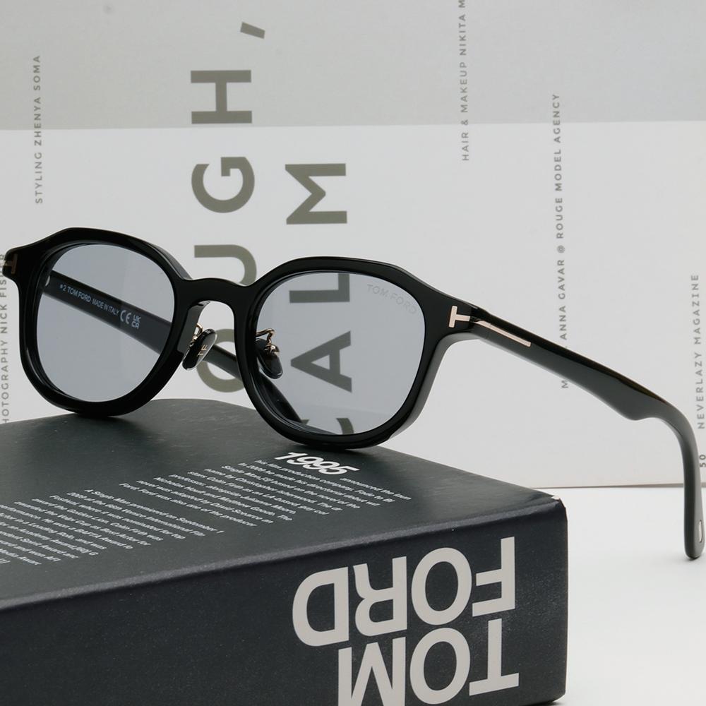 TOM FORD Black Acetate Square Sunglasses Gray Tint Asian Fit TF1149D 05A