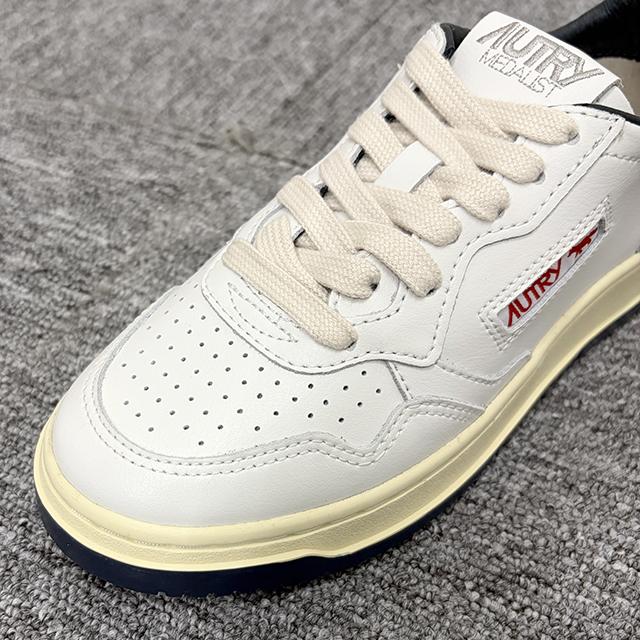 AUTRY x Maison Kitsuné White Navy Leather Medalist Low Sneakers AULWMK01