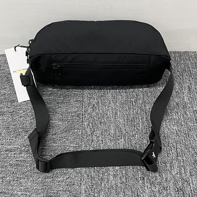 Maison Kitsune Black Flash Fox Belt Bag Hip Pack NM05171 WQ4034 P199