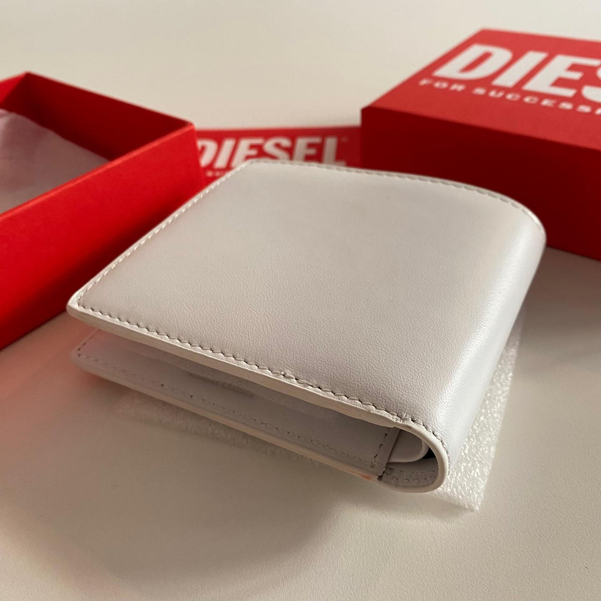 DIESEL Men's White Leather D Logo Bifold Wallet X08433PR818 H6196