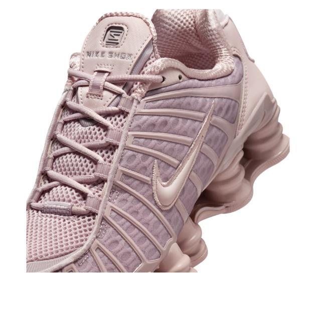 Nike Shox R4 Black Women’s Low-Top Sneakers