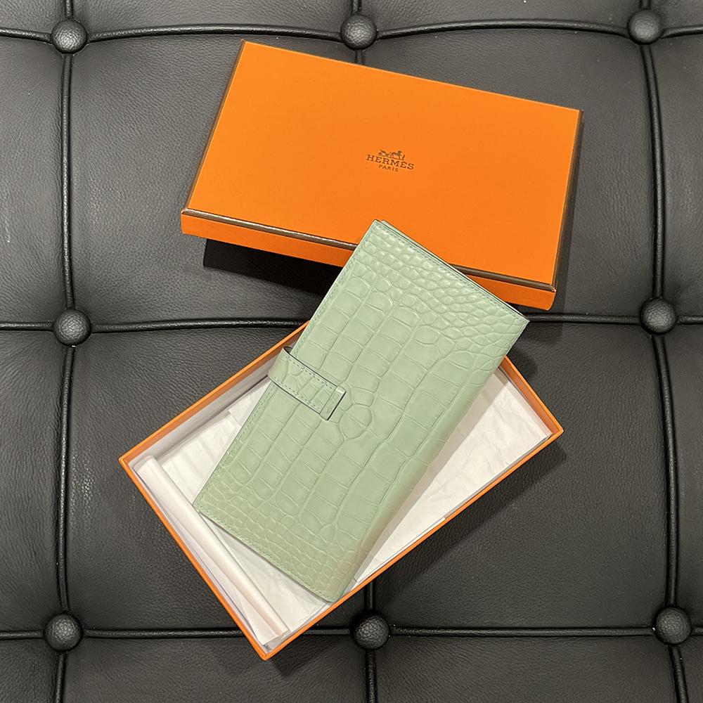 HERMES Alligator Long Wallet Mint Matte Gold Hardware Unisex