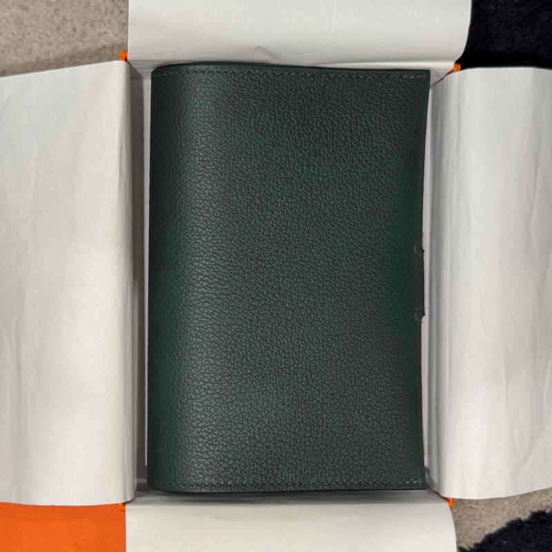 HERMES Vert Fonce Passport Holder Wallet Palladium Hardware Unisex