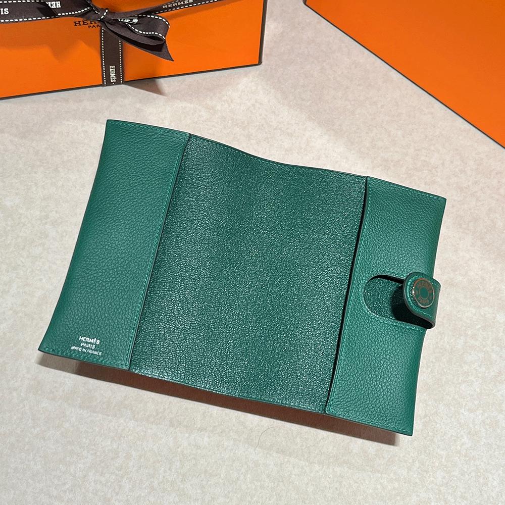 HERMES Epsom Calfskin RMS Passport Holder Wallet Green