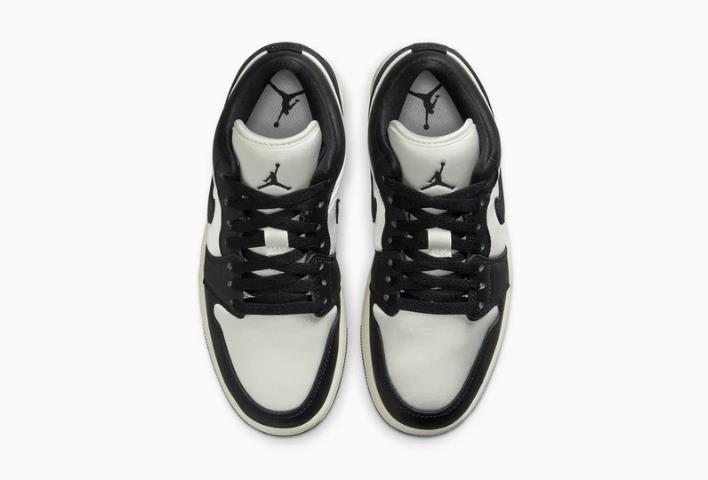 Air Jordan Women’s Jordan 1 Low SE Black Low-Top Sneakers FB9893 101