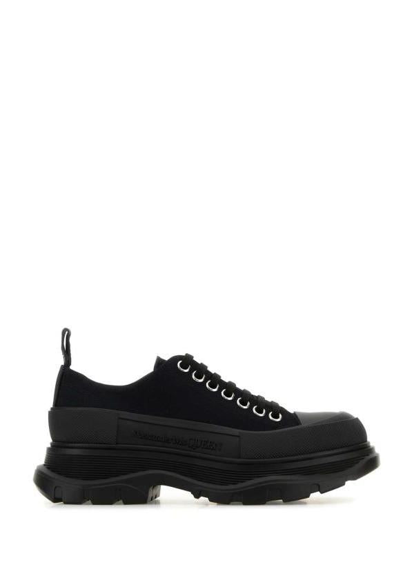 Alexander Mcqueen Tread Slick Lace-Up Low Top Sneakers 697072 W4AAQ 1000