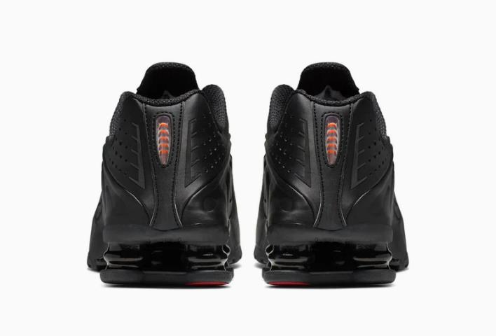 Nike Shox R4 Black Women’s Low-Top Sneakers