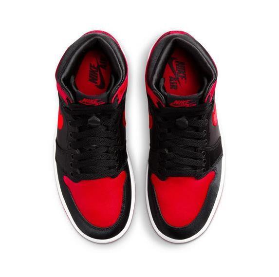 Air Jordan Women’s Air Jordan 1 Retro High OG Satin Bred Sneakers FD4810 061