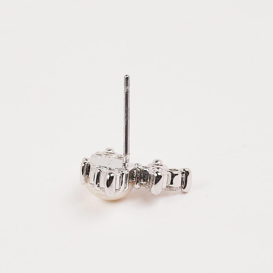Vivienne Westwood SS26 Women Fedora Pearl Earrings 6201034Y P373