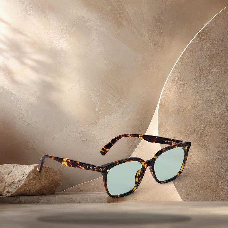Louis Vuitton Tortoise Acetate Rectangular Sunglasses Monogram Frame Z3509U