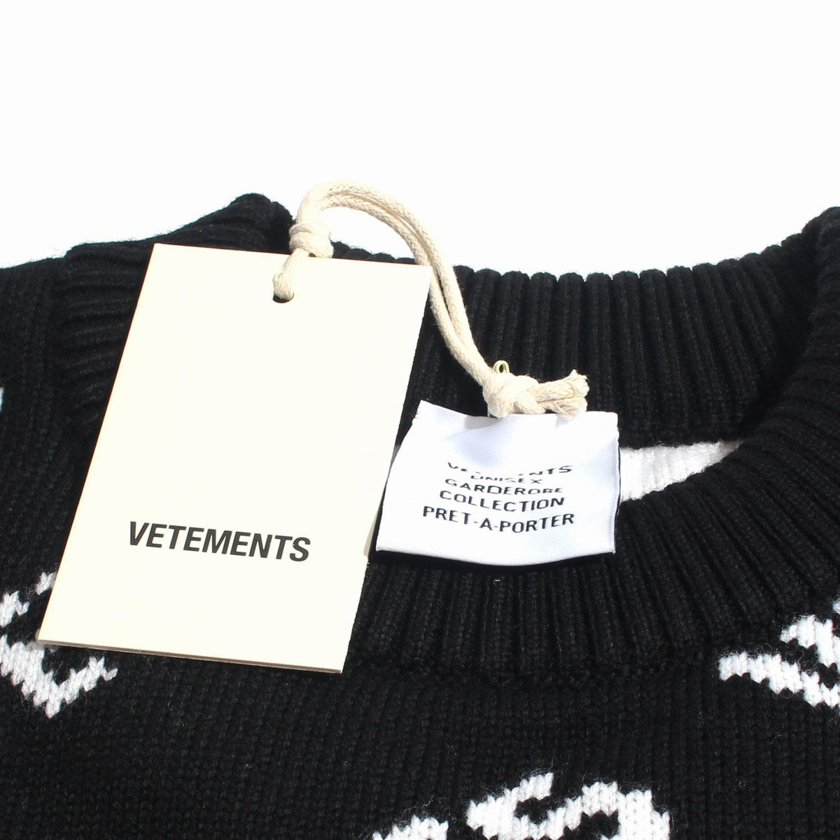 Vetements Men's Oversized Allover Logo Knit Sweater Black White UE54KN220X