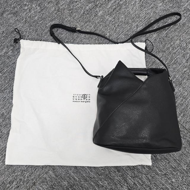 MM6 Japanese Classic Crossbody Bag Black Leather