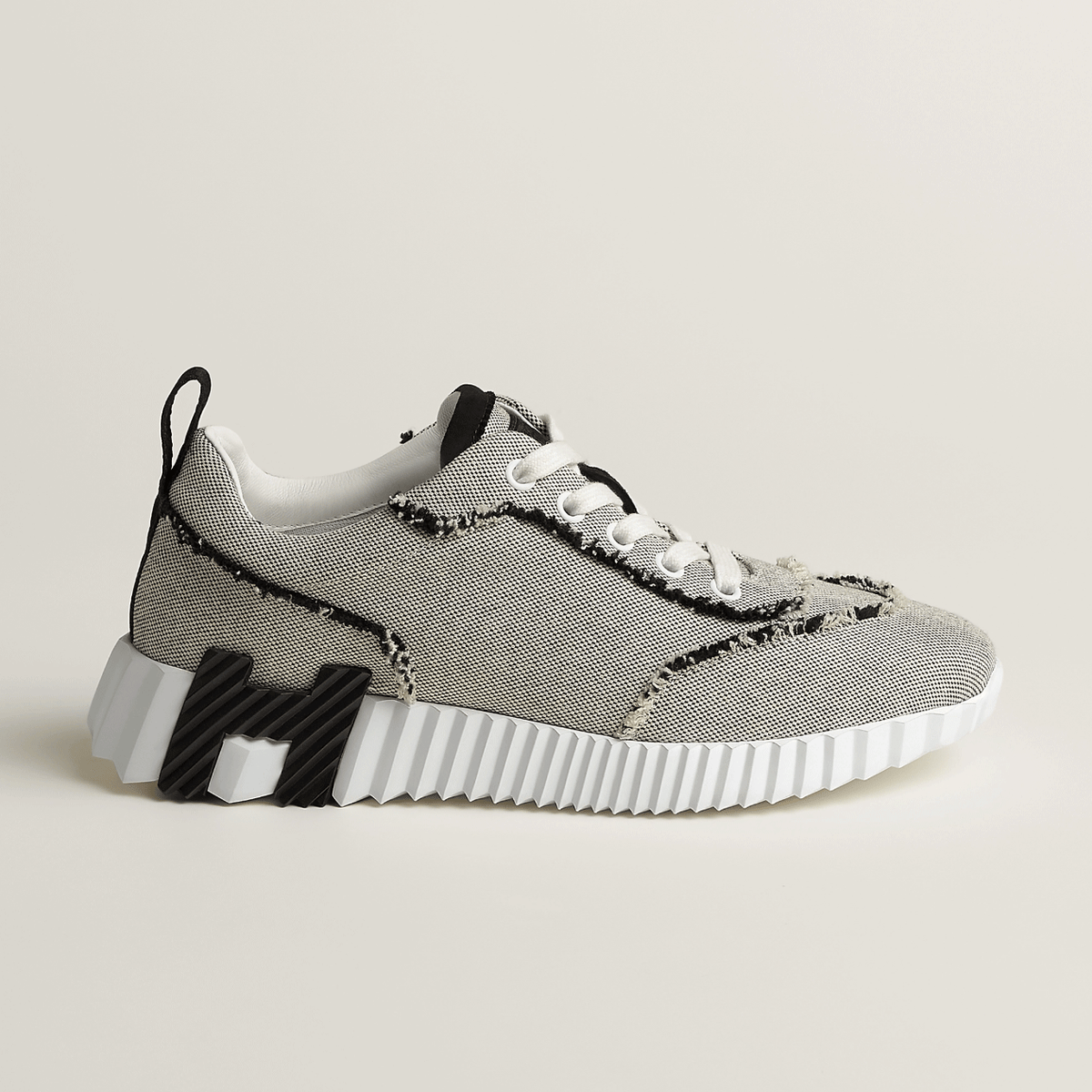 HERMES Noir Bouncing Low Top Sneakers Unisex