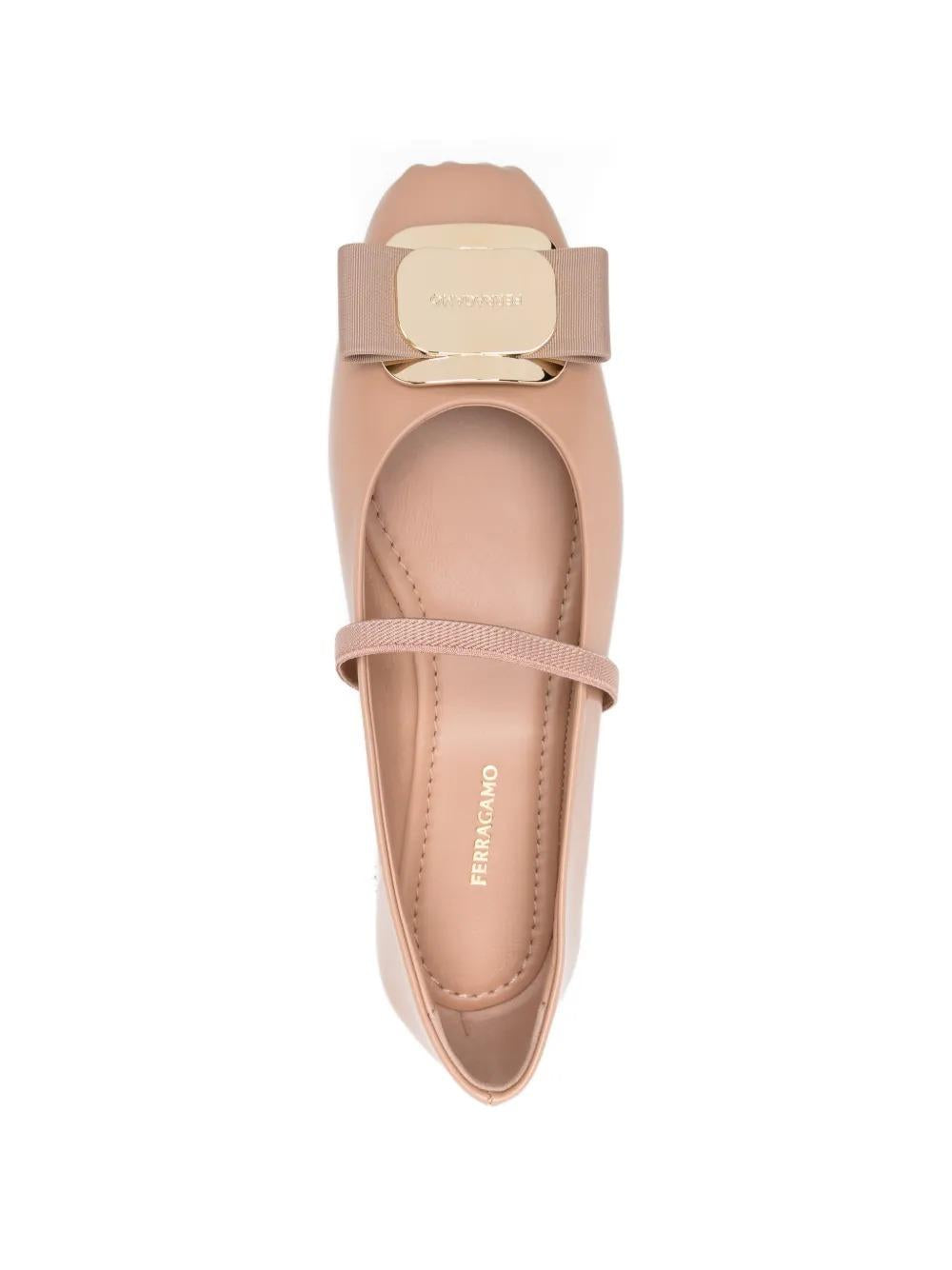 Ferragamo New Vara Plate Women’s Flat Shoes 01H345 785210