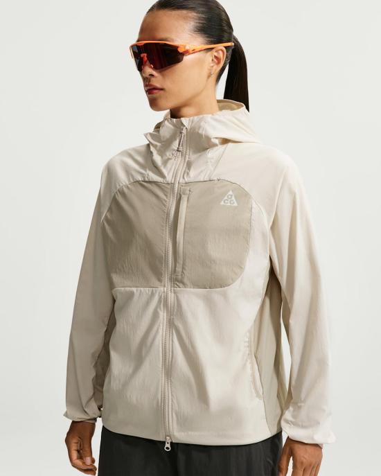 Nike Women’s Jacket II1329 105 DOM