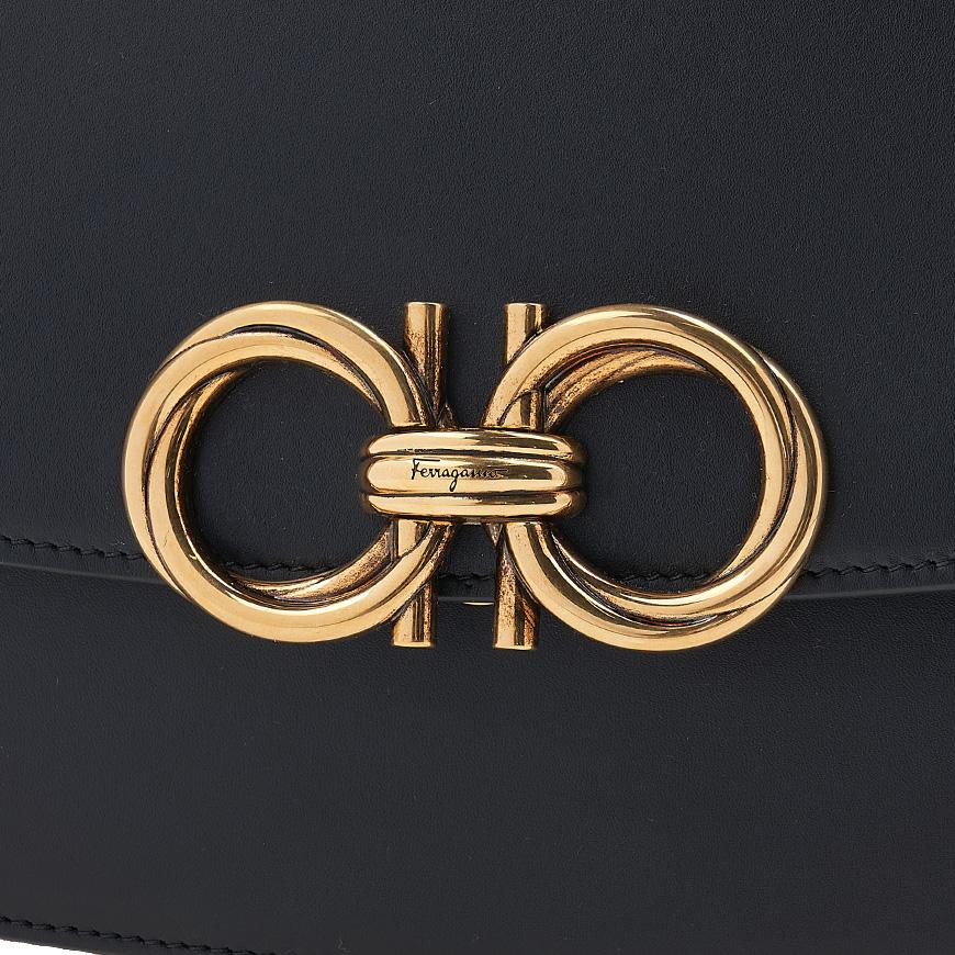 Ferragamo Trapezio Leather Shoulder Bag for Women 21 2915 NERO 0759127