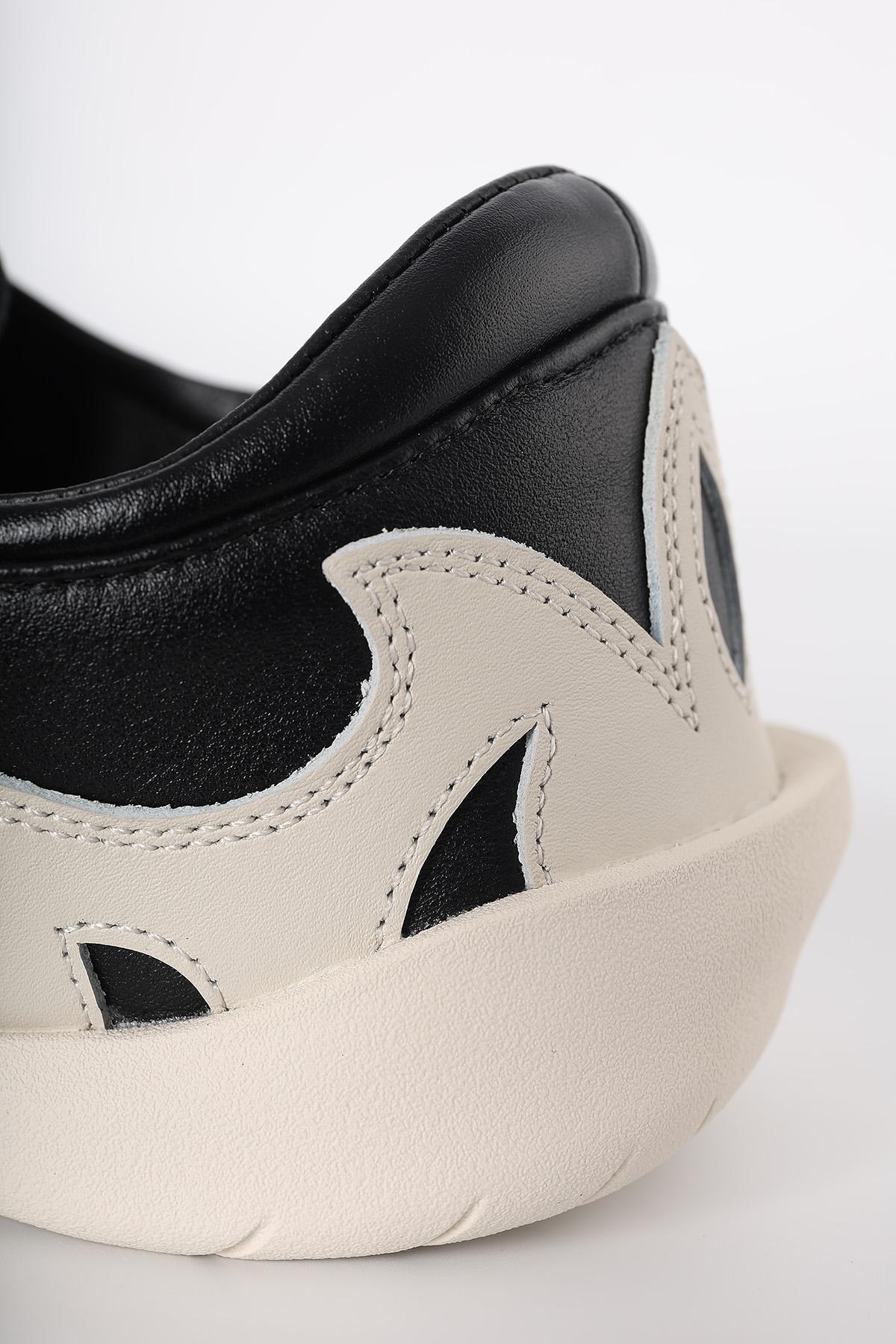 Y-3 Black Alumina Regu 2002 Low-Top Sneakers Unisex