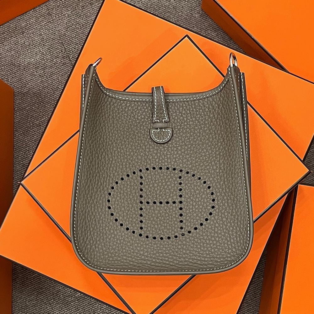 HERMES Evelyne Clemence Leather Crossbody Bag Etoupe Palladium Hardware 16