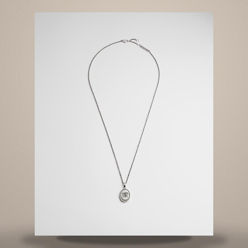 DIOR Women's Cameo Bee Pendant Necklace Antique Silver-Finish Br N3784HOMMT D906