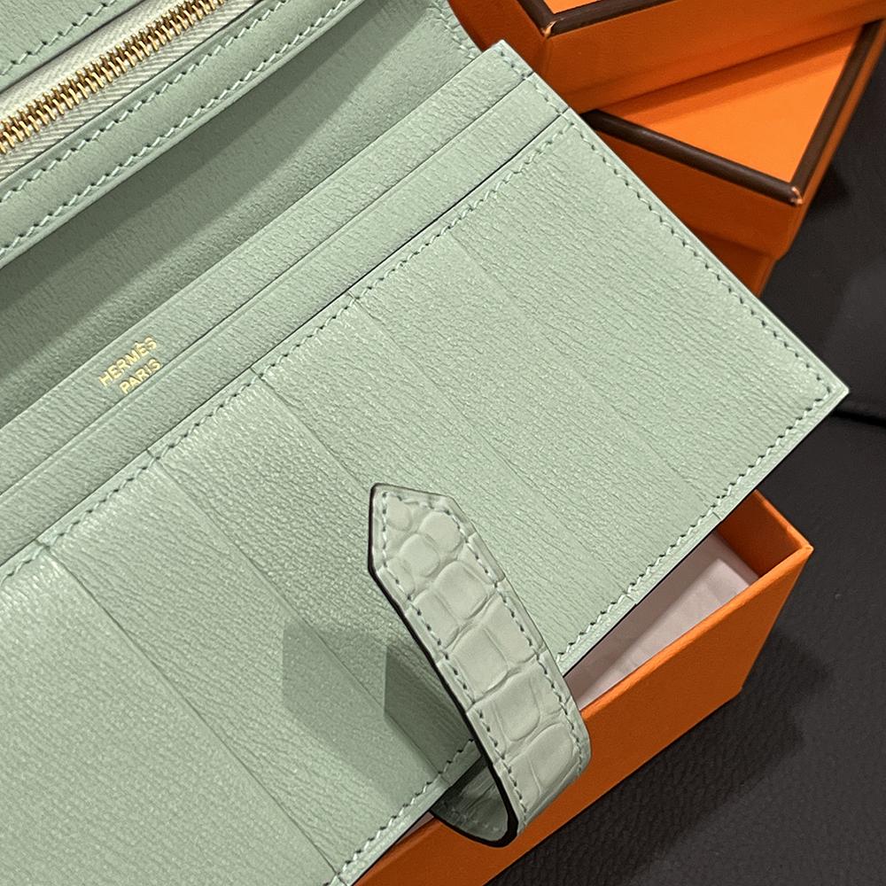 HERMES Alligator Long Wallet Mint Matte Gold Hardware Unisex