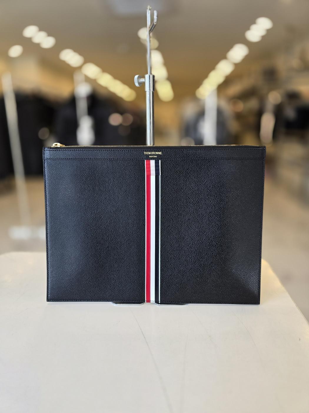 THOM BROWNE Black Tricolor Stripe Medium Leather Document Pouc MAC054A 00198 001