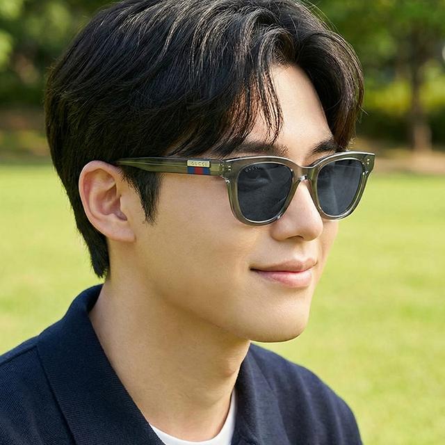GUCCI Gray Transparent Acetate Wayfarer Sunglasses GG1116S 003