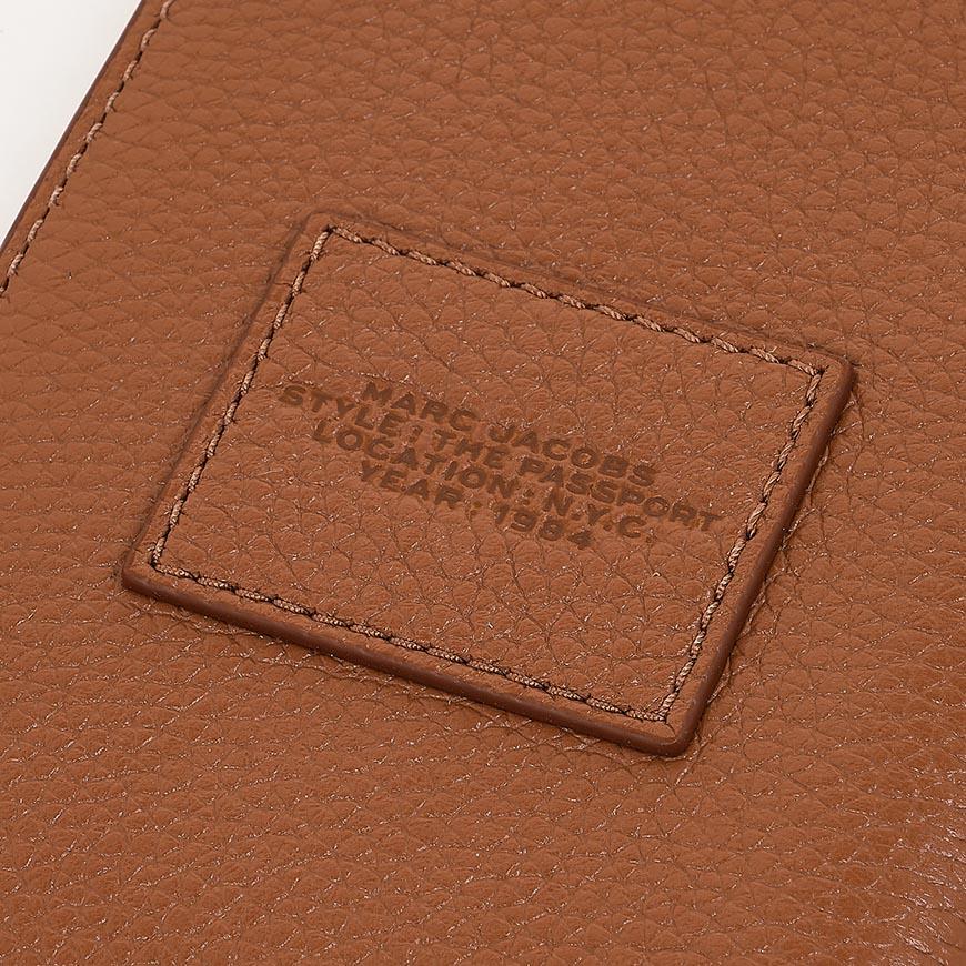 Marc Jacobs Unisex Leather Passport Wallet Case Brown