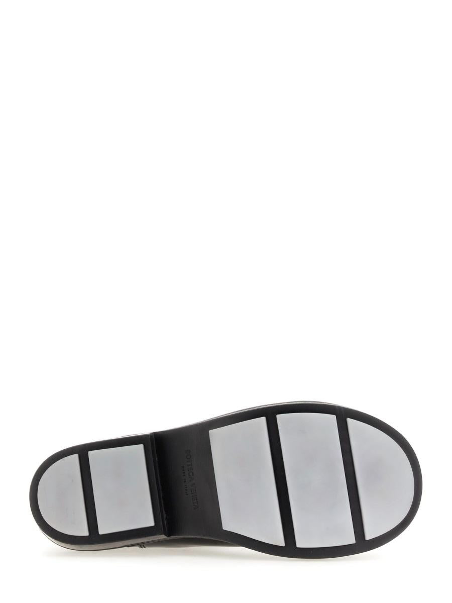 Bottega Veneta Black Leather Chelsea Boots for Men