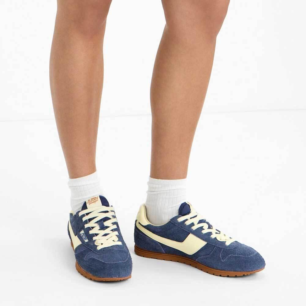 AUTRY Windspin Suede Women’s Low-Top Sneakers