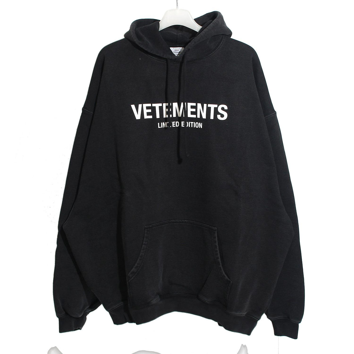 Vetements Men's Oversized Logo Washed Black Hoodie UE54HD220B