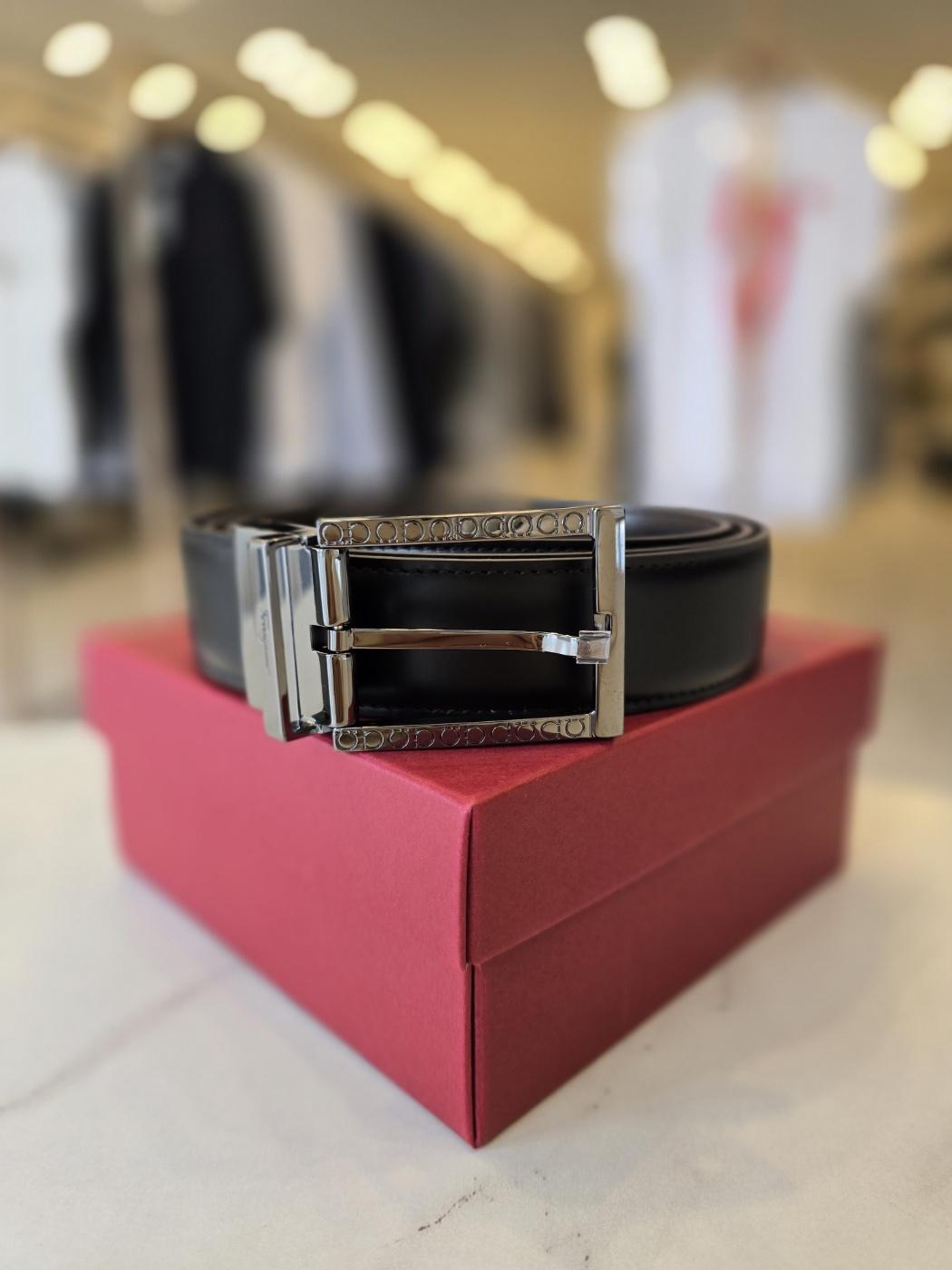 Ferragamo Reversible Adjustable Buckle Leather Belt 750173