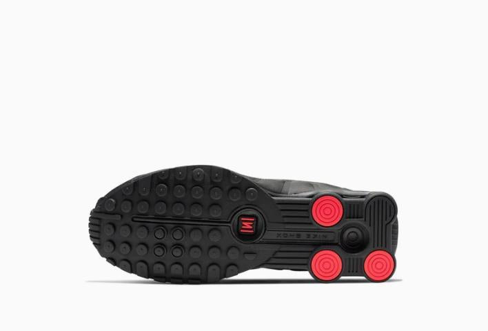 Nike Shox R4 Black Women’s Low-Top Sneakers