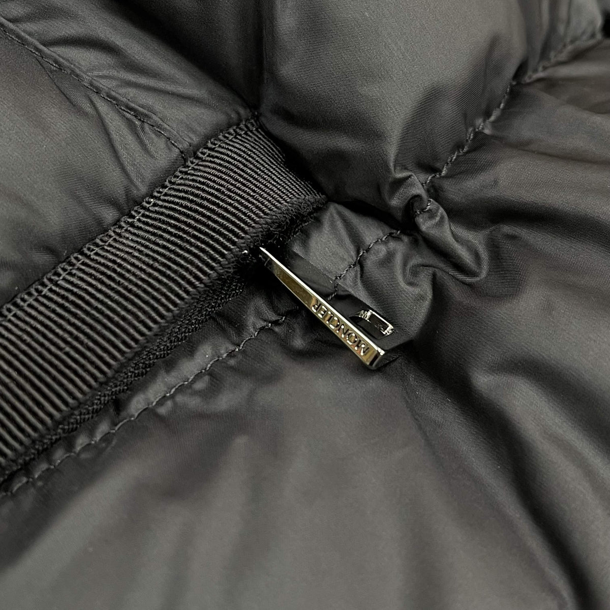 Moncler BOED Short Down Puffer Jacket Black