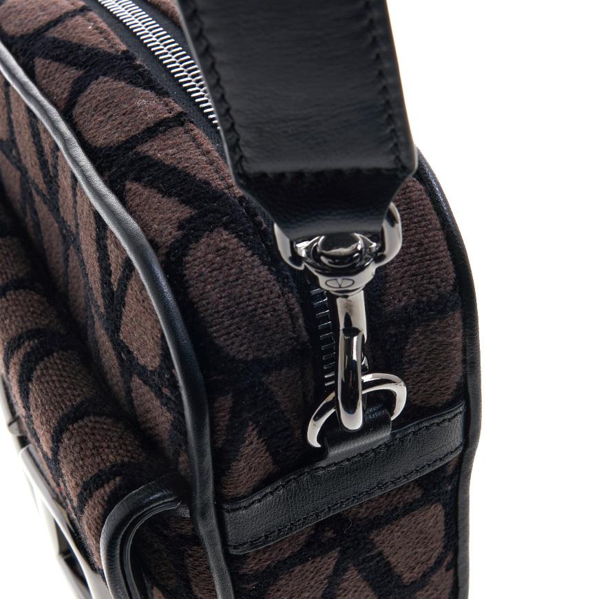 VALENTINO Garavani Signature V Logo Leather Shoulder Bag Unisex