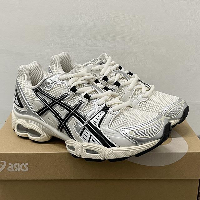 Asics Gel Nimbus 9 Low-Top Sneakers Unisex 1201A424 105