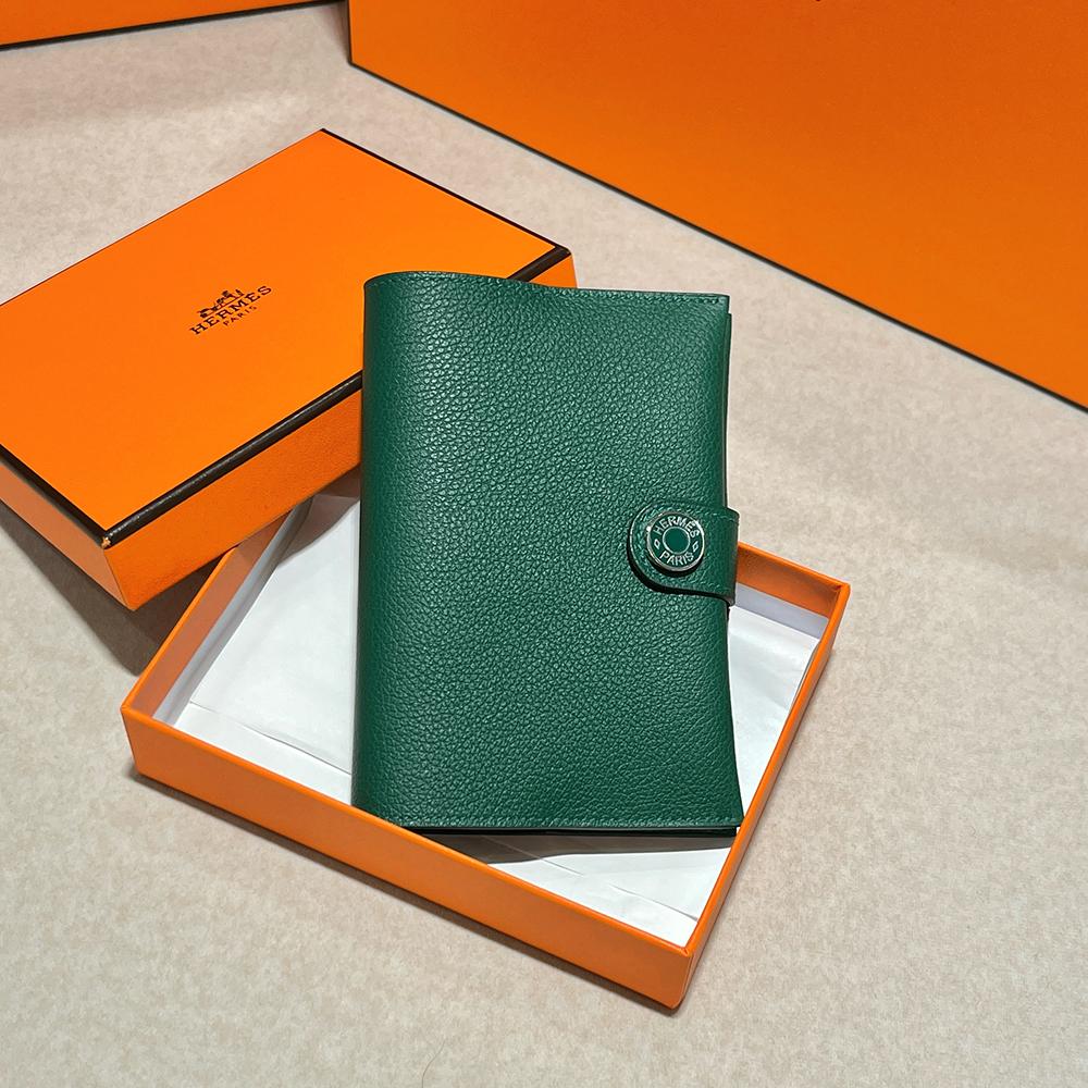 HERMES Epsom Calfskin RMS Passport Holder Wallet Green