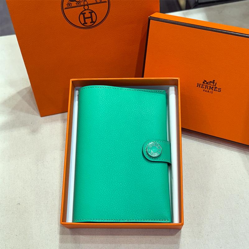 HERMES Mint Green Calfskin Passport Wallet Unisex