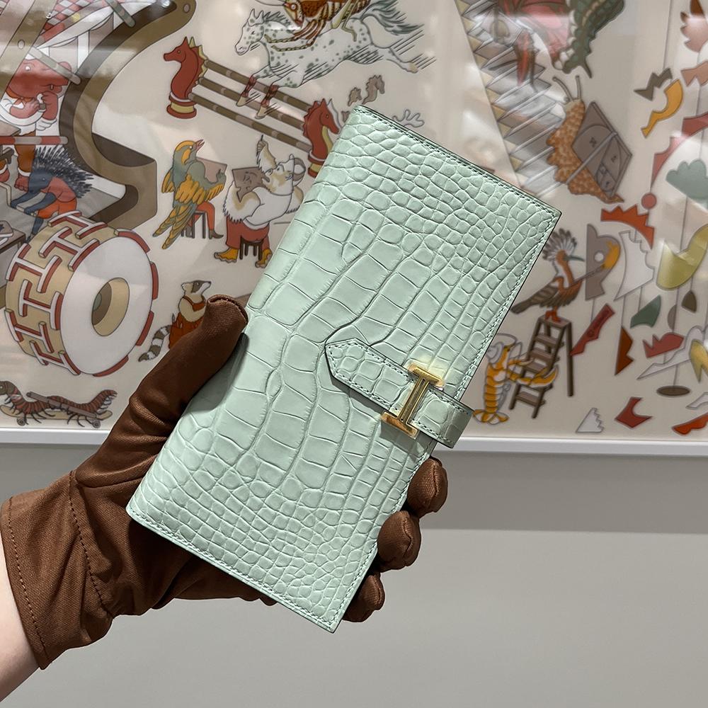 HERMES Alligator Long Wallet Mint Matte Gold Hardware Unisex